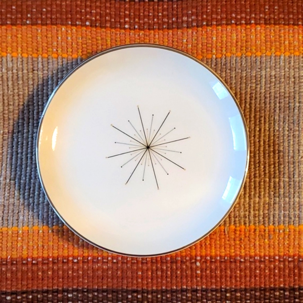 Vintage Set of 4 Homer Laughlin Modern star plates